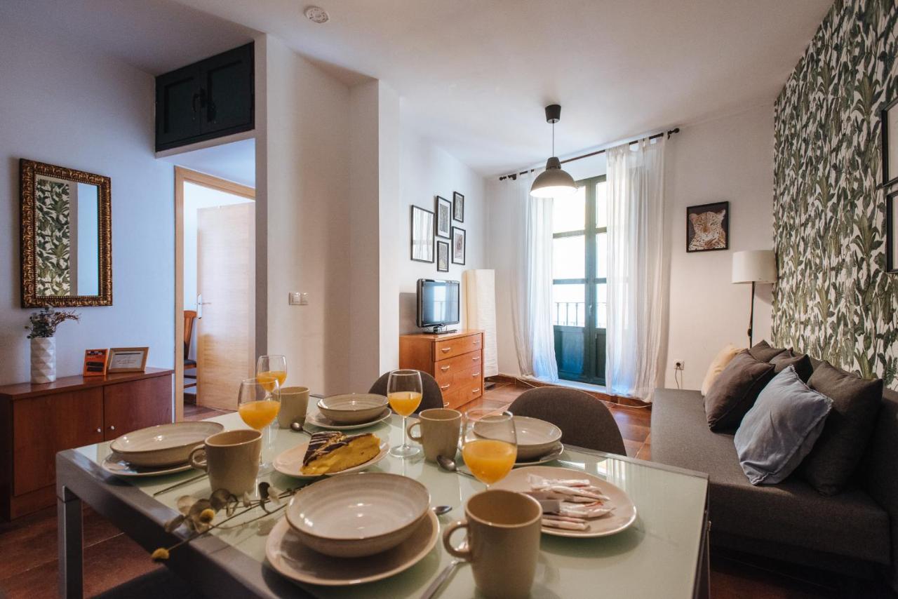 Homeyseville- Bright At Santa Cruz 6 Pax, Parking Optional Appartement Sevilla